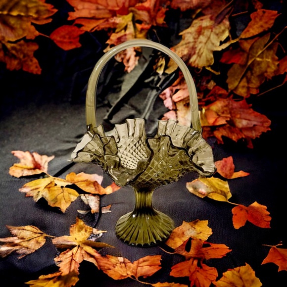 Indiana Glass Green Diamond Point Pedestal Basket - Picture 8 of 16